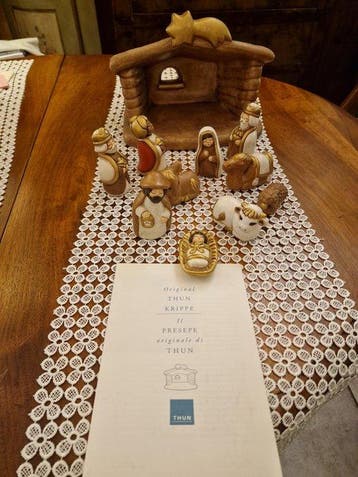 Kerststal (11) - Porselein - Prachtige Thun-kerststal, Antiek en Kunst