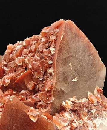Rode calciet met doorschijnende calciet van de tweede, Verzamelen