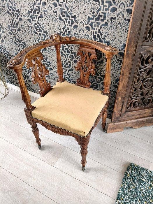 Bijzetstoel - Walnoot - Uniek gedecoreerde stoel, Antiquités & Art, Antiquités | Autres Antiquités