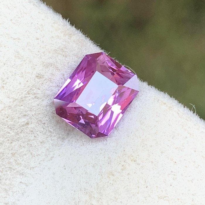 Sans prix de réserve - 1 pcs Violet Saphir - 1.05 ct - GUILD, Bijoux, Sacs & Beauté, Pierres précieuses