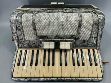 Klassisches Arabella Akkordeon – Traditionelles Instrument, Nieuw