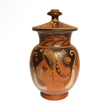 Oud-Grieks Terracotta Rood-figuur mok met deksel, met Nike