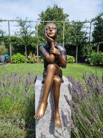 Sculpture, Dromend meisje - 67 cm - Bronze