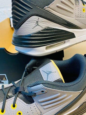 Air Jordan - Max Aura 5 Wolf Grey P45,5 - Sneakers - Maat:, Nieuw
