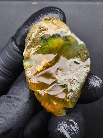 138.70ct Crystal Opal Specimen Ruw- 27.74 g