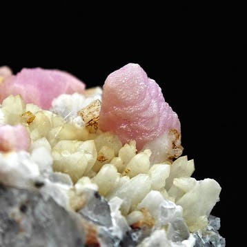 Cobalto-calcite rose avec quartz, Esthétique Cristaux sur