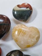Big lot with crystal hearts, different minerals 7,7 - 5,7 cm, Verzamelen