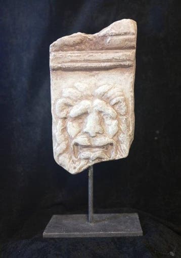 Replica van een oud-Romeins reliëf met leeuw, Marmer Reliëf