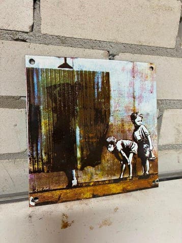 Banksy geïnspireerd emaille bord – douche scène – street art