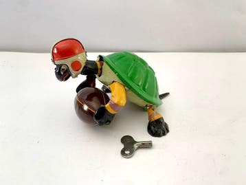 Ueno ? - Blikken speelgoedfiguur - Turtle Football Player -, Antiek en Kunst, Antiek | Speelgoed