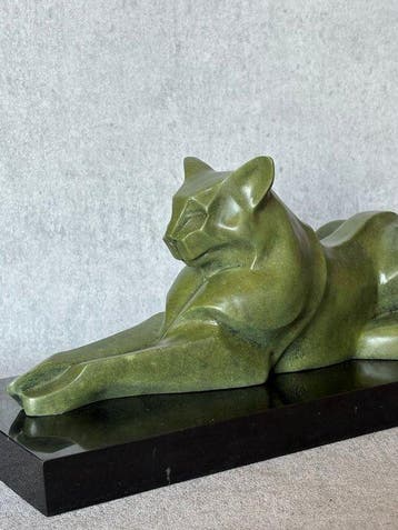 Beeld, Moderne liggende kat. Naar: Milo - 16 cm - Brons,