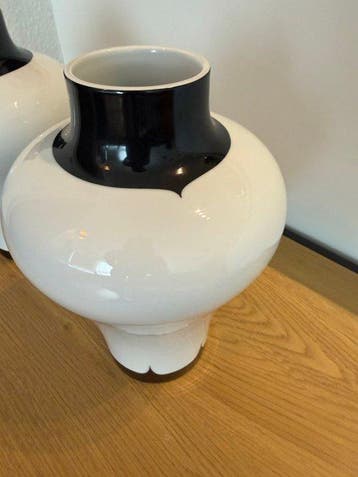 Vaas (2) - Porselein - Pil Bredahl voor Menu, Antiek en Kunst