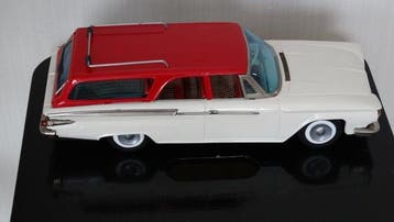 Ichiko - Blikken speelgoedauto - Plymouth 2 door