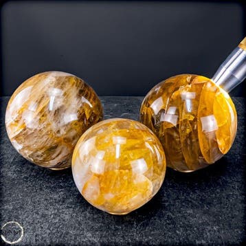 Stralende Golden-Healer-kwartsbal-set uit Brazilië – warme