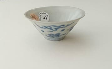 Tasse - A wine cup in blue and white from Transition period