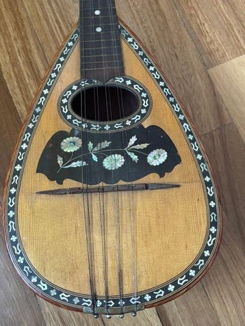Antico mandolino italiano intarsiato in madreperla con, Nieuw