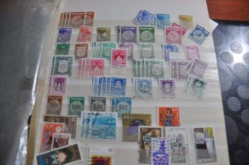 Israël - Importante collection avec de nombreux timbres en, Timbres & Monnaies