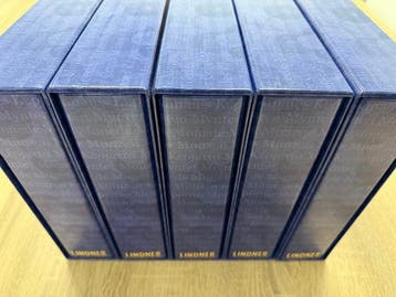 Accesoires. 5 LINDNER munten albums + 30 bladen voor het, Postzegels en Munten