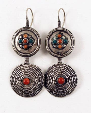 deux paires de boucles doreilles - Argent, Corail,