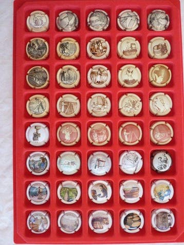 Collection thématique - 320 capsules de champagne. -