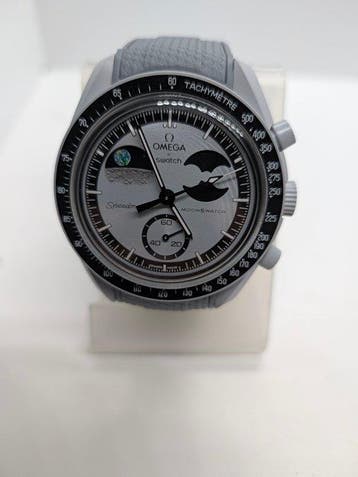 Swatch - MoonSwatch. Mission to Earthphase - Sans prix de, Handtassen en Accessoires, Nieuw