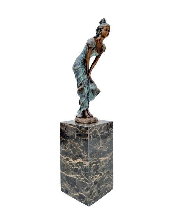 Beeldje - Gracefull lady - Brons, Marmer, Antiek en Kunst, Curiosa en Brocante