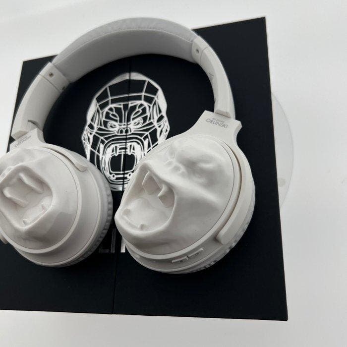 Richard Orlinski (1966) - Headphones King Kong - White, Antiek en Kunst, Kunst | Designobjecten