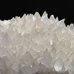 Calcite à dent de chien, blanc lait, UV sensible Cristaux
