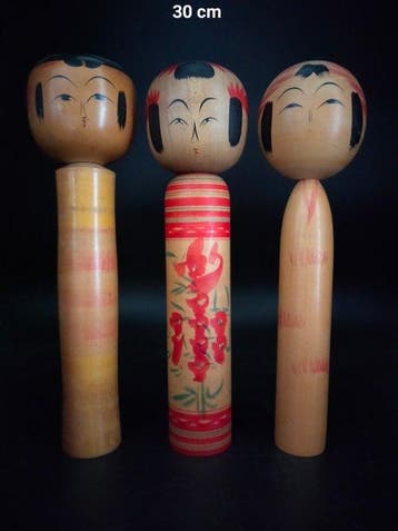 Beeldje (9) - Negen traditionele kokeshi in verschillende