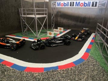 Slick tyre Lamborghini Huracan inside diorama F1 track with, Nieuw