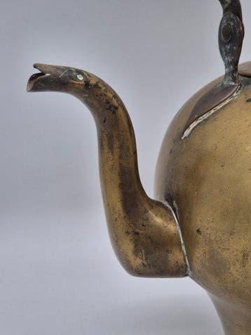 Théière - Bouilloire antique en laiton — grande bouilloire