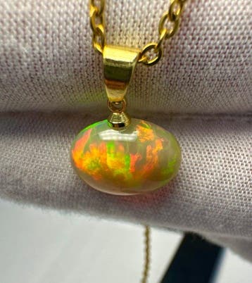 Opale Pendentif - Hauteur : 19 mm - Largeur : 15 mm- 1.18 g