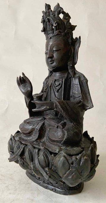 Boeddha op een lotus - Brons - China - Ming Dynastie