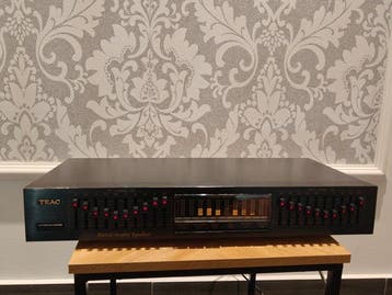 TEAC - EQA-22 10-Band Dual-Channel Stereo grafische