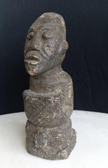 Afrikaanse graffiguren; begrafenisbeeldje; “Denkers wakers”