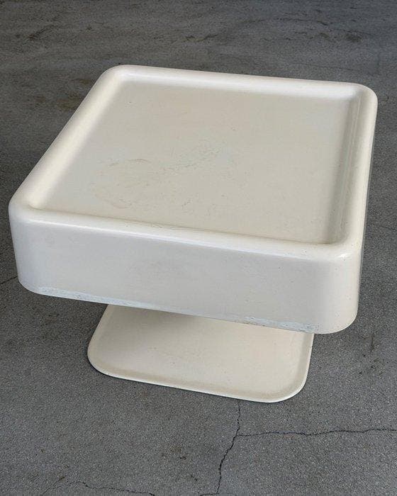 Haimi - Yrjö Kukkapuro - Bijzettafel - Model 667 - Glasvezel, Antiquités & Art, Antiquités | Meubles | Chaises & Canapés