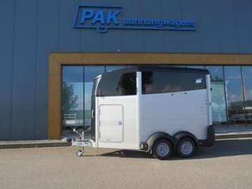 Ifor Williams HBX 511 2paards trailer vooruitloop: op stock, Ophalen of Verzenden
