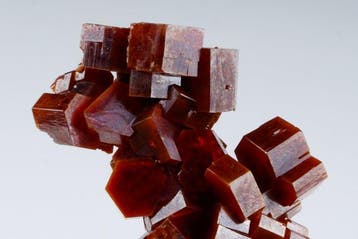 TOP - VANADINITE (karmijnrode kleur) topverzamelaar