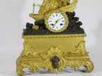 Figurale pendule Louis XV - Gepatineerd brons, Verguld brons