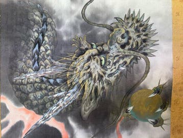 Beeld van de Draakengod / Indrukwekkende hangende rol met
