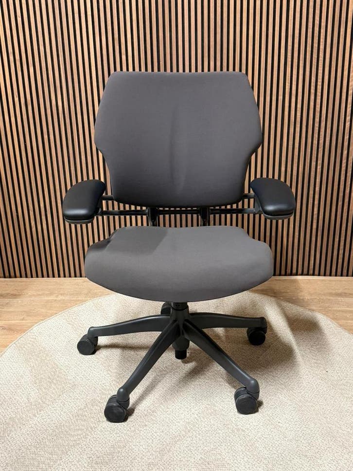 Refurbished Humanscale Freedom - Nieuwe Stof - Incl Garantie, Huis en Inrichting, Bureaustoelen, Bureaustoel, Grijs, Nieuw, Ergonomisch