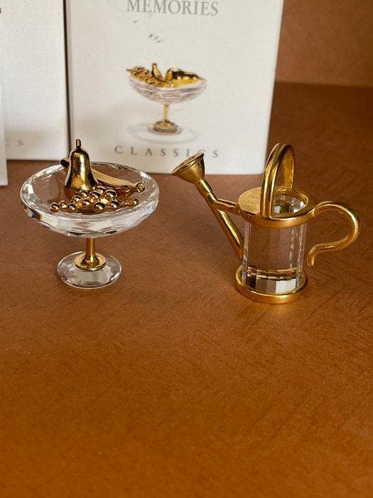 Swarovski - Beeldje - Gieter - Fruitschaal - Memories -, Antiek en Kunst, Curiosa en Brocante