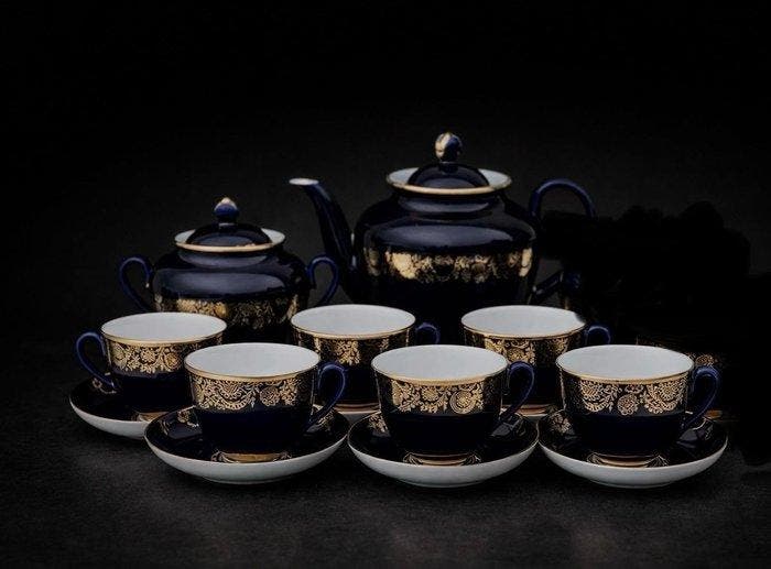 Lomonosov Imperial Porcelain Factory - Saint Petersburg -, Antiquités & Art, Antiquités | Meubles | Tables