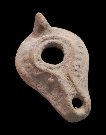 Laat-Romeins / Vroeg-Byzantijns Olielamp met reliëfdecoratie