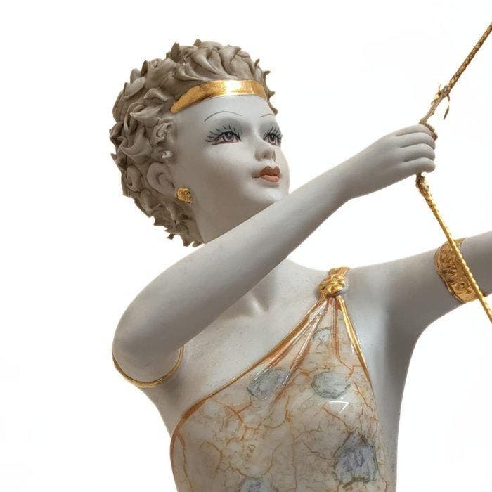 Capodimonte - Beeldje - Diane Chasseresse - Stile Vittorio, Antiquités & Art, Curiosités & Brocante
