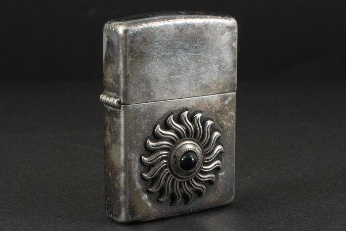 Zippo - D Emblem Zippo - Zakaansteker - metaal, Collections, Articles de fumeurs, Briquets & Boîtes d'allumettes