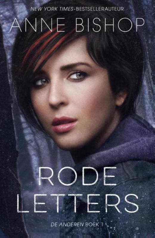 Rode letters / De Anderen / 1 9789026140488 Anne Bishop, Boeken, Fantasy, Gelezen, Verzenden
