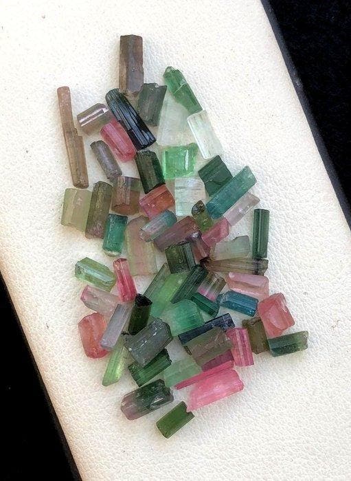 Tourmaline) Kristalen- 10.52 g - (1), Verzamelen, Mineralen en Fossielen