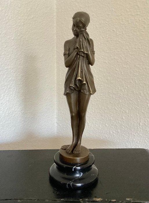 Beeldje - Het badmeisje - Gepatineerd brons, Antiek en Kunst, Curiosa en Brocante