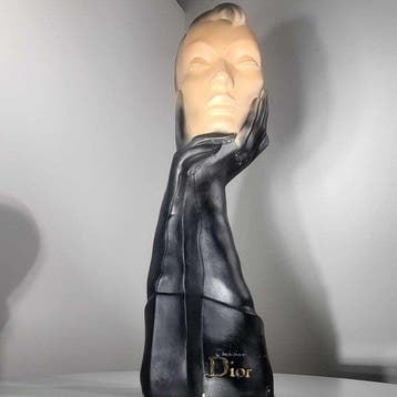 Christian Dior - DIOR - Buste, Mano che sostiene una testa -